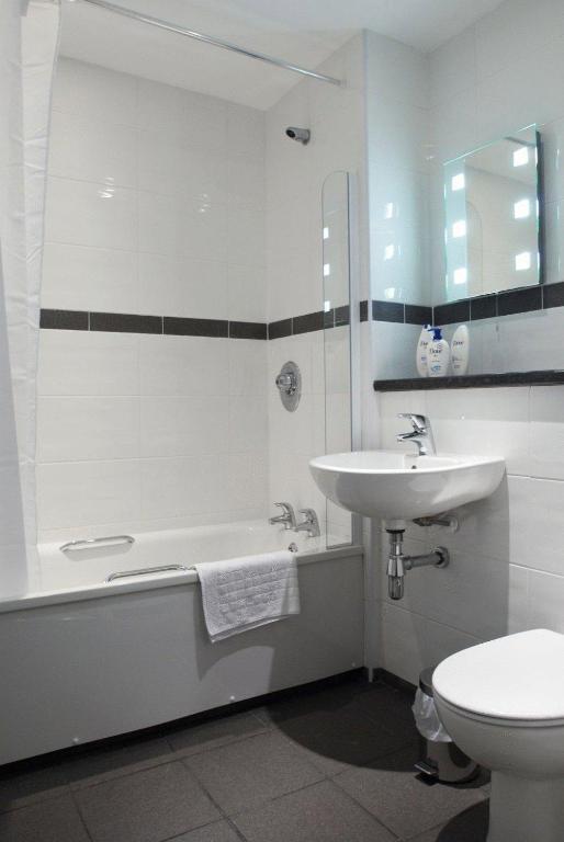 The Barns Hotel Cannock Δωμάτιο φωτογραφία